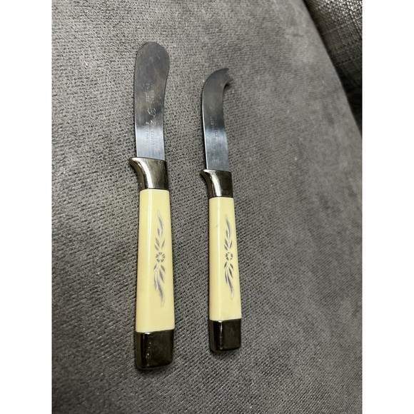 VTG Regent Sheffield Cutlery Stainless Steel Cheese Knives Bakelite Flowers - Picture 1 of 7